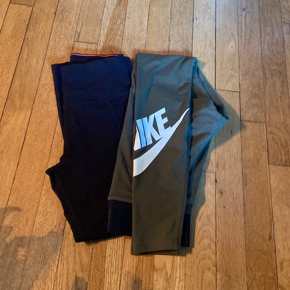 Set of two gym leggings.
